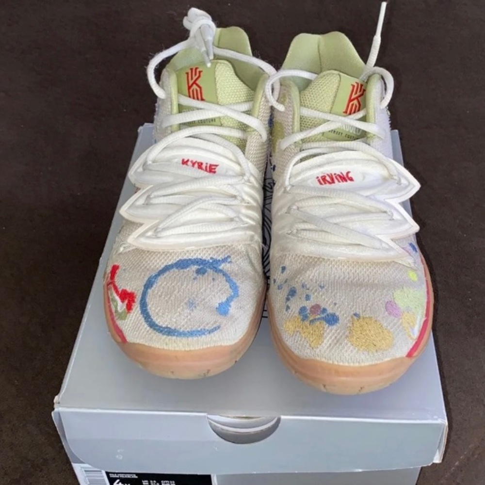 Boys Gradeschool Kyrie Basketball Sneakers